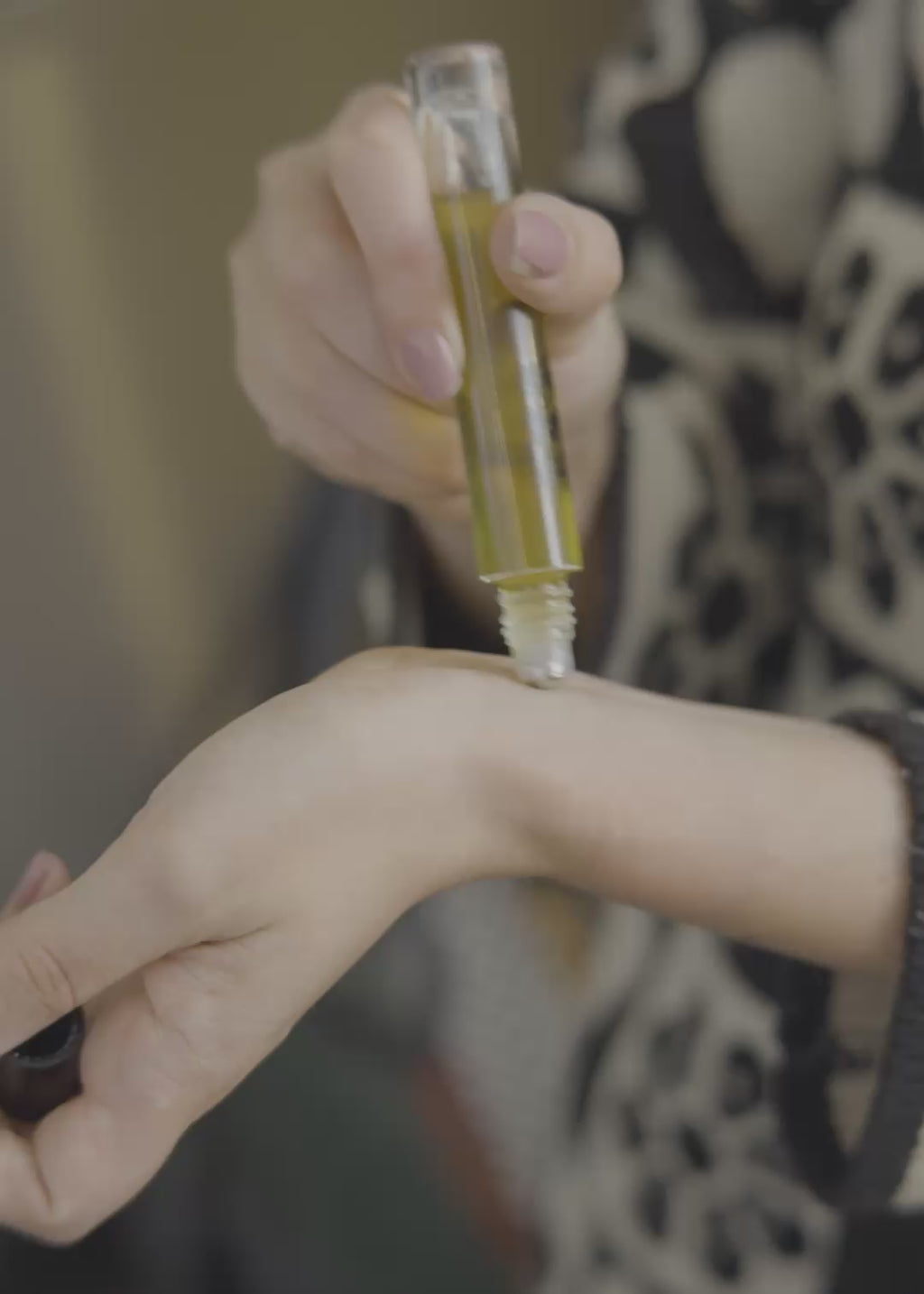 5 things you should know about mood-boosting perfume oils